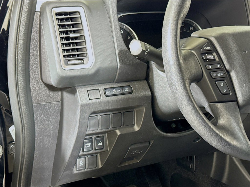 Used 2024 Nissan Frontier SV image 8