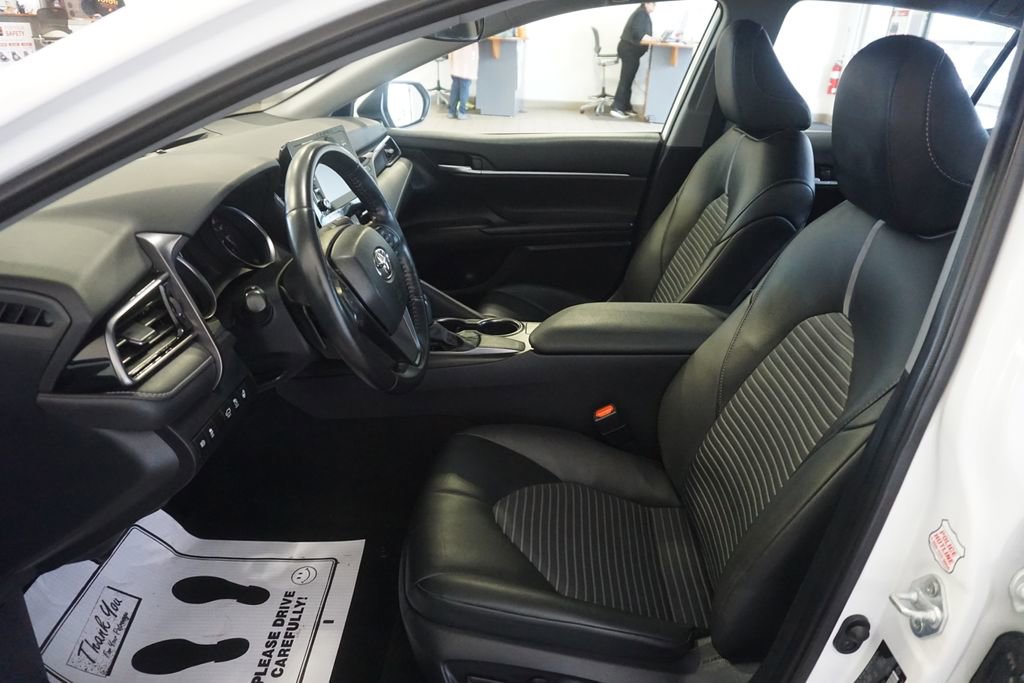 Used 2023 Toyota Camry SE image 18