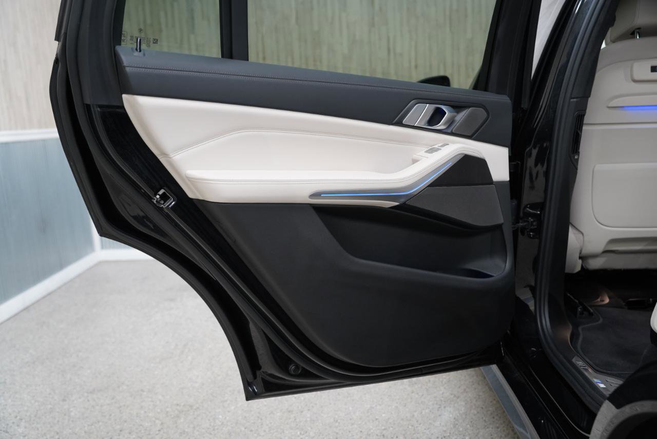 Used 2022 BMW X7 M50i w/ Dynamic Handling Package image 35