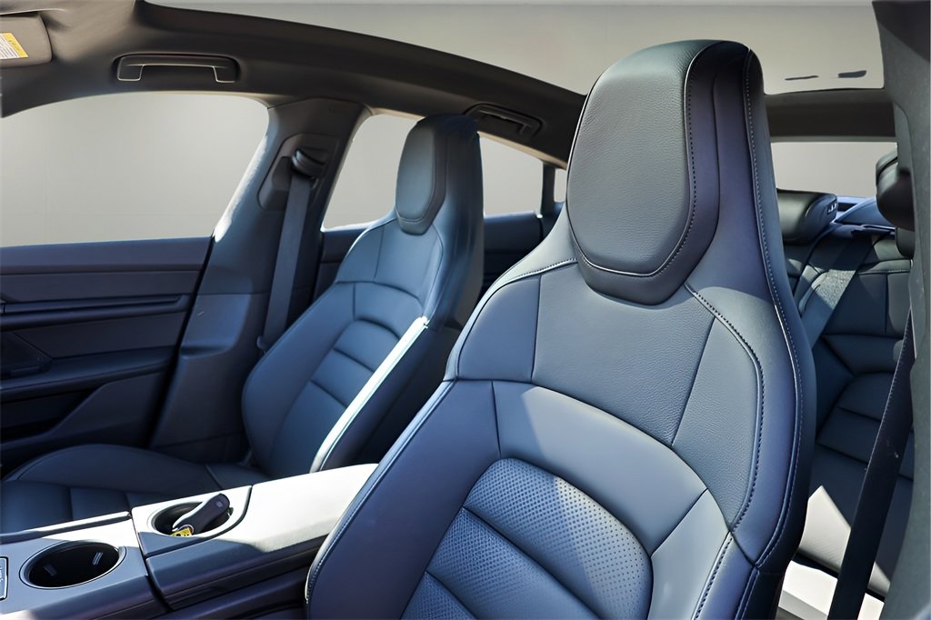 Used 2022 Porsche Taycan image 10