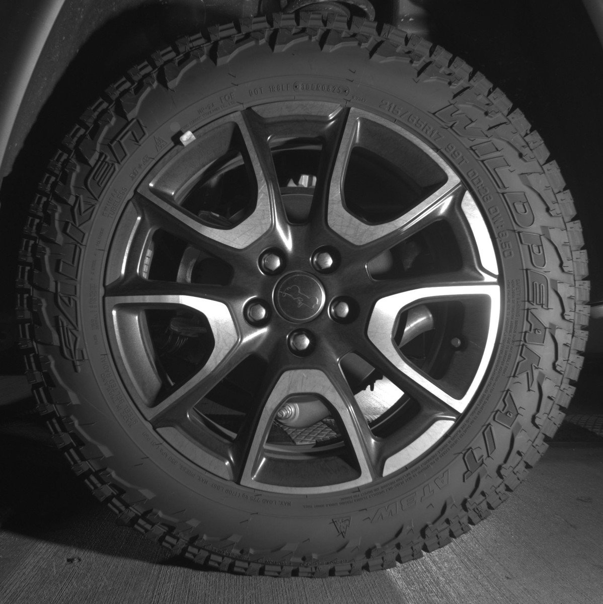 Used 2025 Jeep Compass Trailhawk AWD/4WD image 14