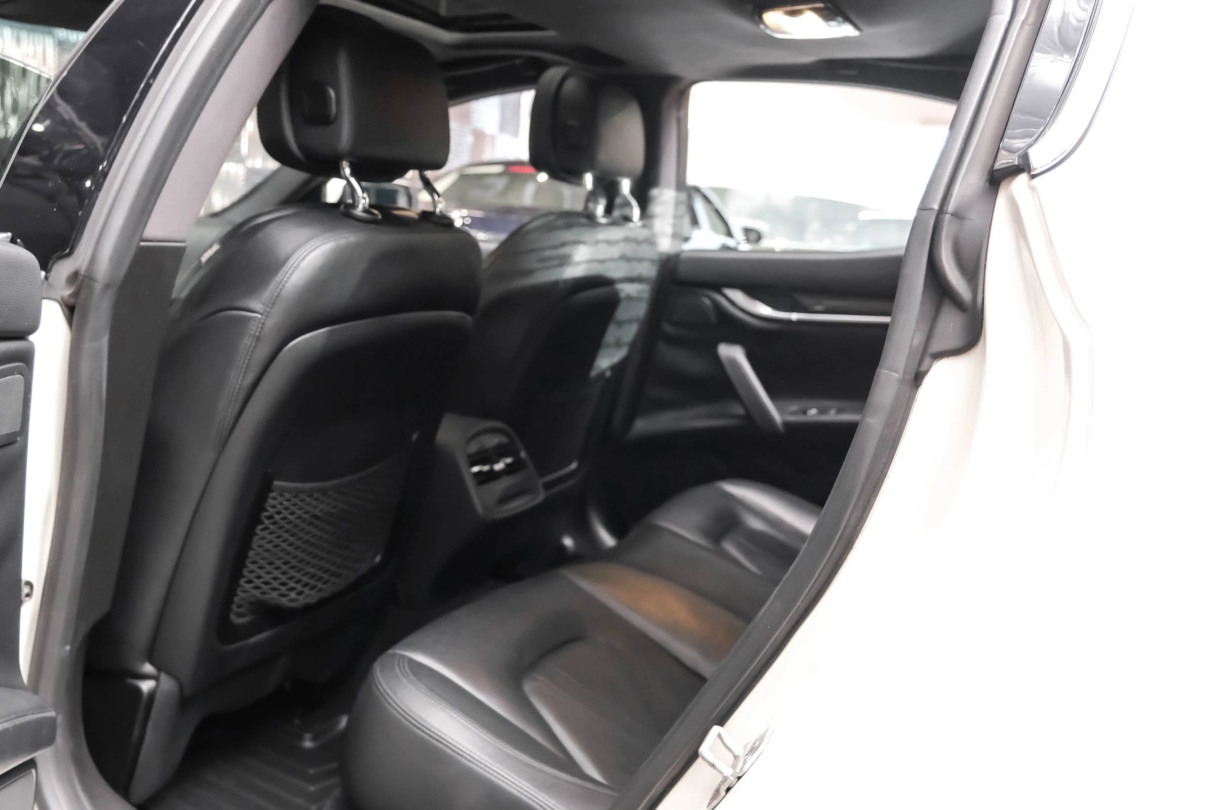 Used 2016 Maserati Ghibli S image 37