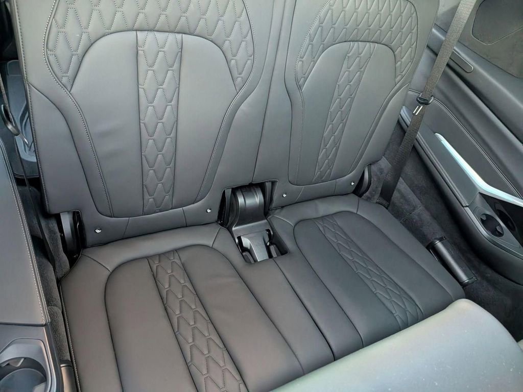 Used 2025 BMW X7 M60i w/ Climate Comfort Package AWD/4WD image 32