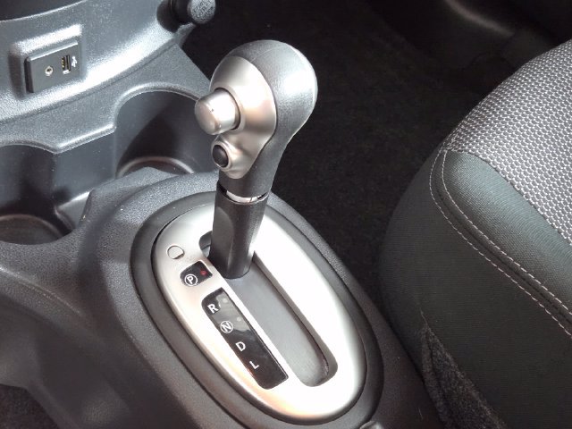 Used 2017 Nissan Versa SV FWD image 27