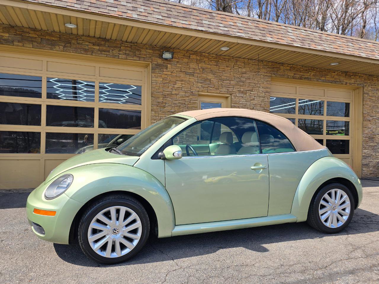 Used 2008 Volkswagen Beetle SE image 46