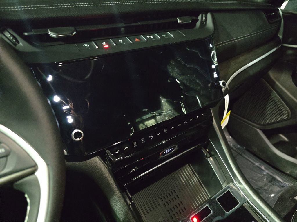 New 2026 Jeep Grand Cherokee Altitude image 21