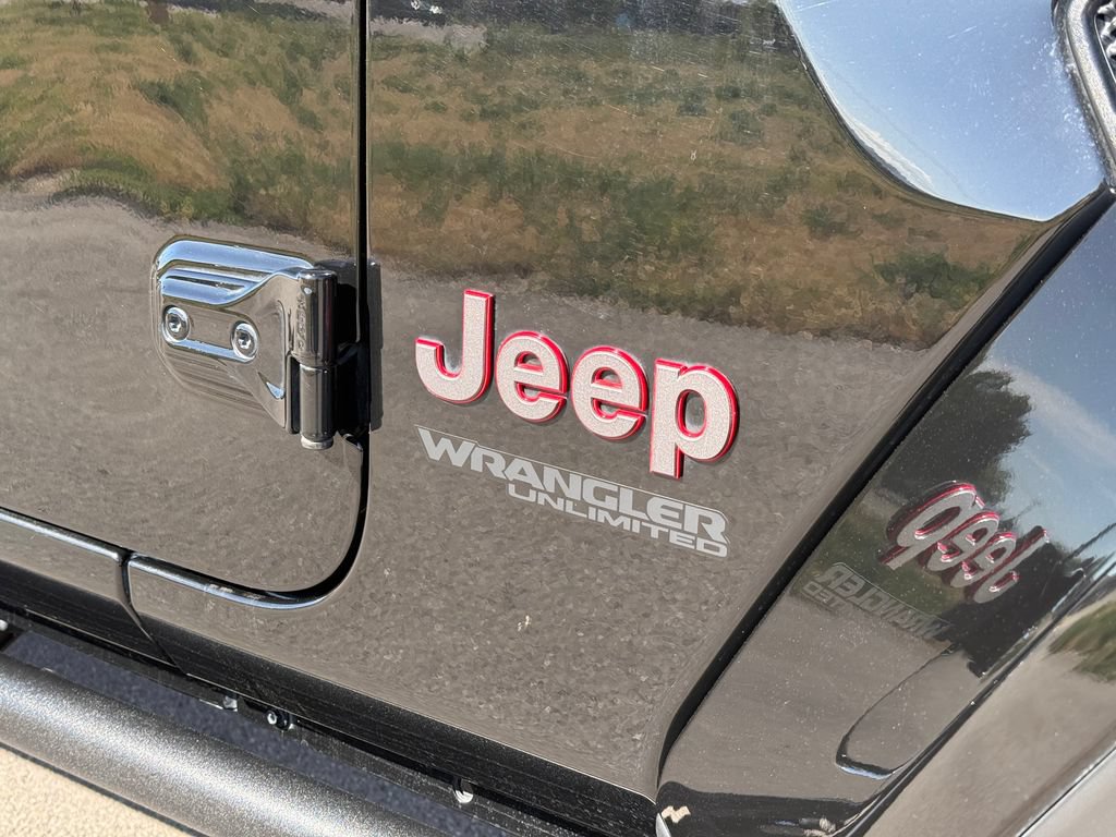 Used 2022 Jeep Wrangler Unlimited Rubicon w/ LED Lighting Group AWD/4WD image 16