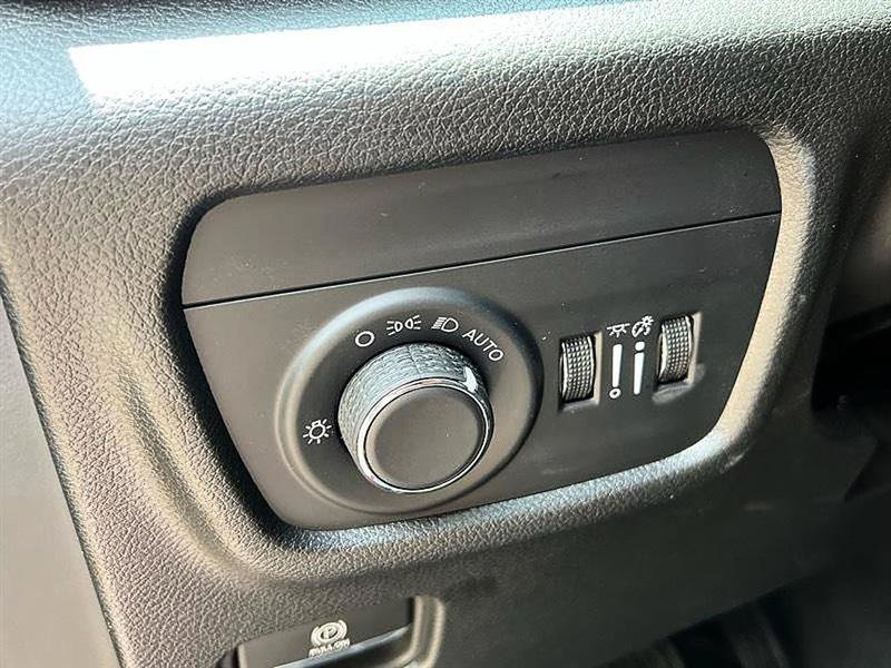 Used 2024 Jeep Grand Cherokee L Altitude AWD/4WD image 26