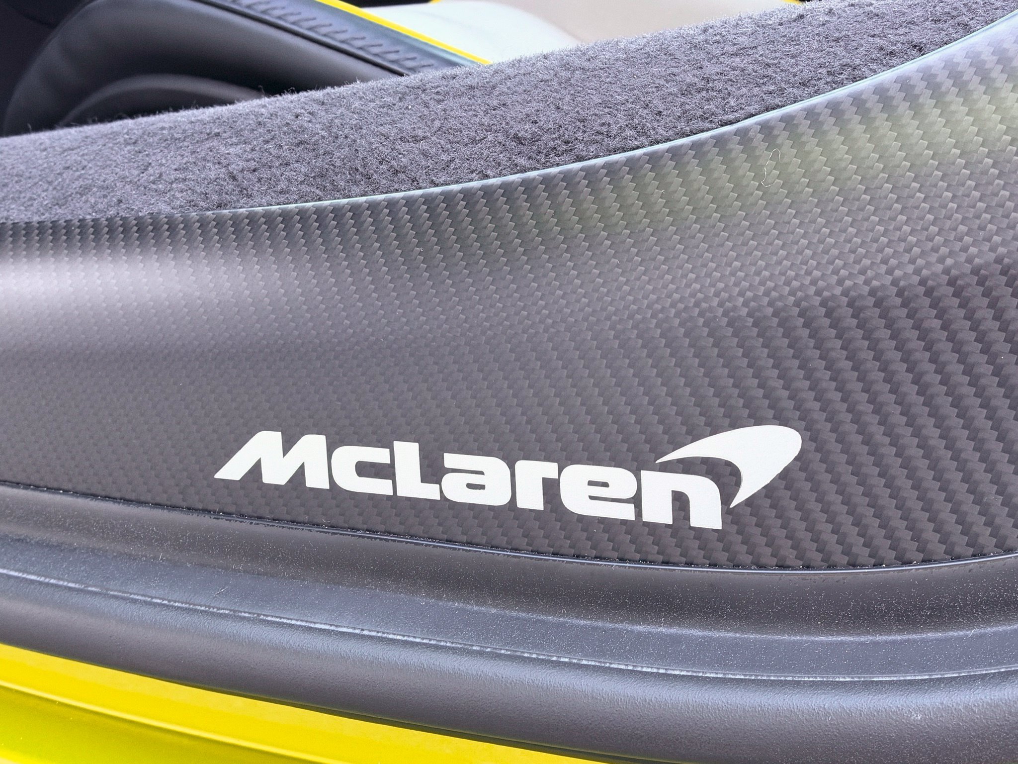 Used 2023 McLaren Artura RWD image 32