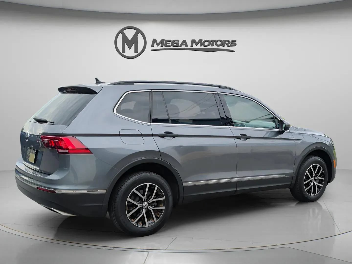 Used 2021 Volkswagen Tiguan SE FWD image 8