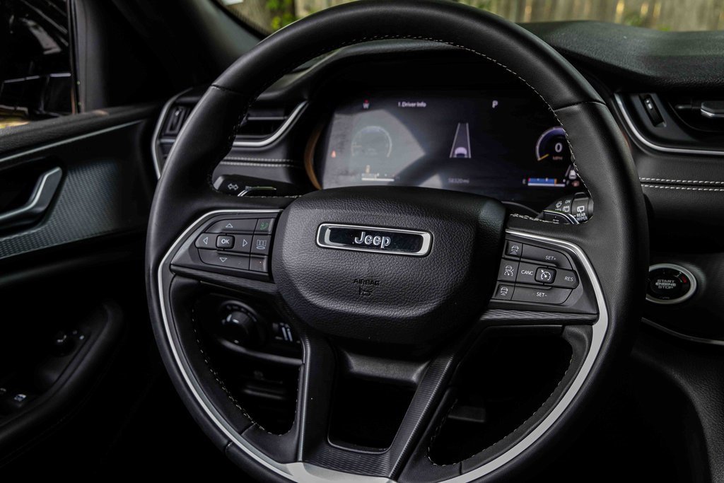 Used 2023 Jeep Grand Cherokee L Laredo image 13