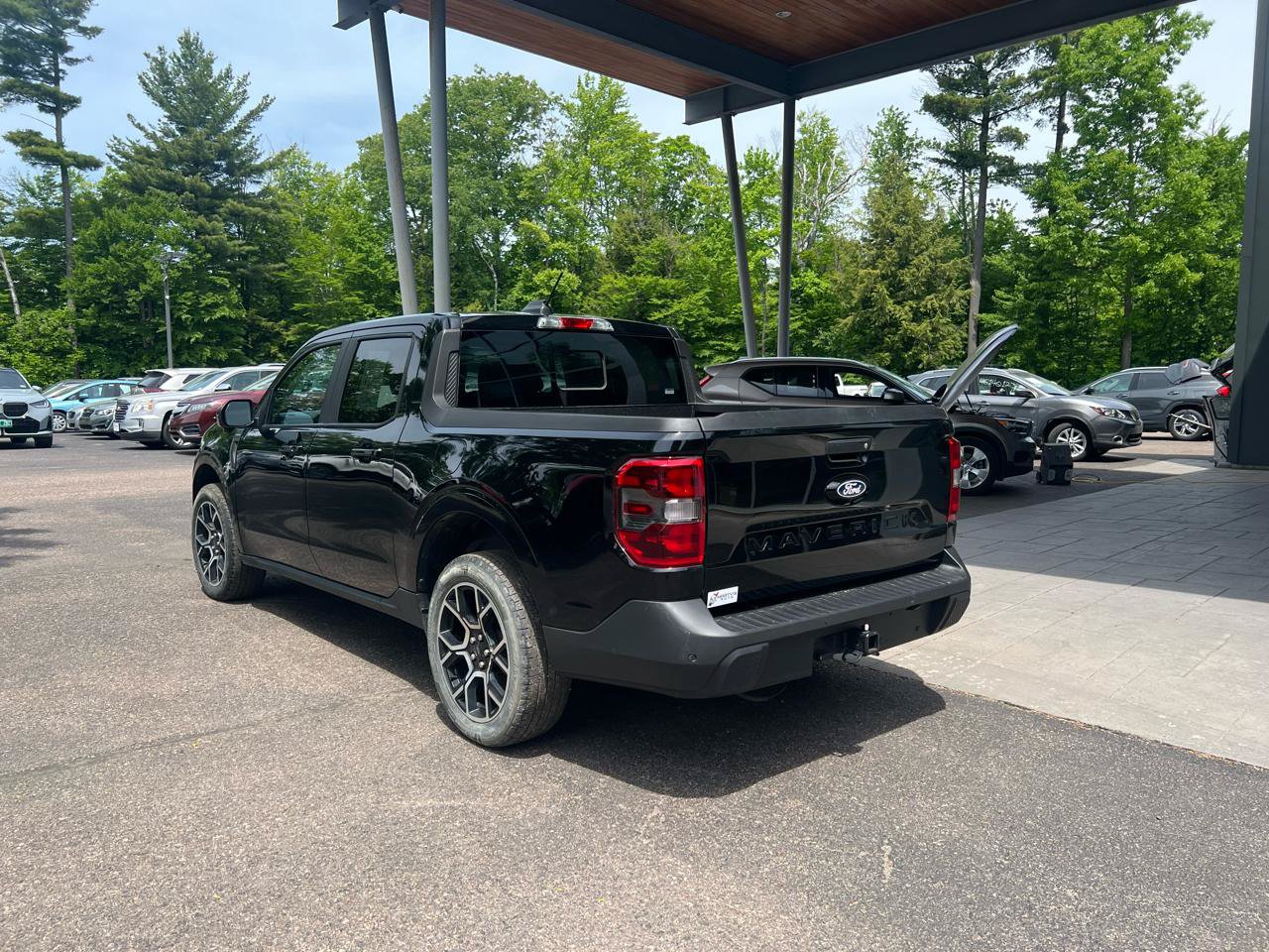 Used 2025 Ford Maverick Lariat AWD/4WD image 3
