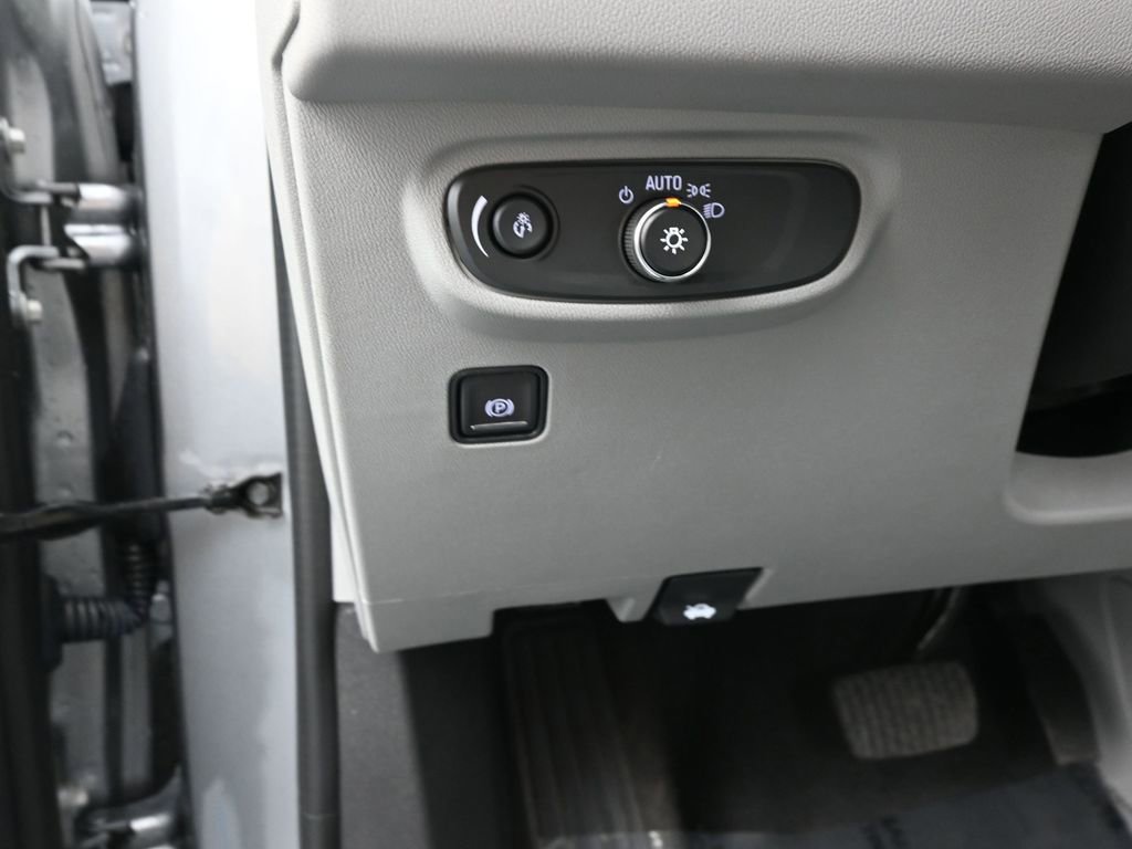 Used 2024 GMC Terrain SLE image 17