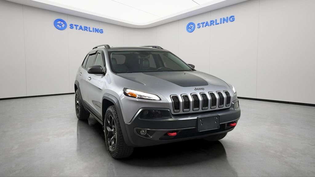 Used 2017 Jeep Cherokee Trailhawk AWD/4WD image 14