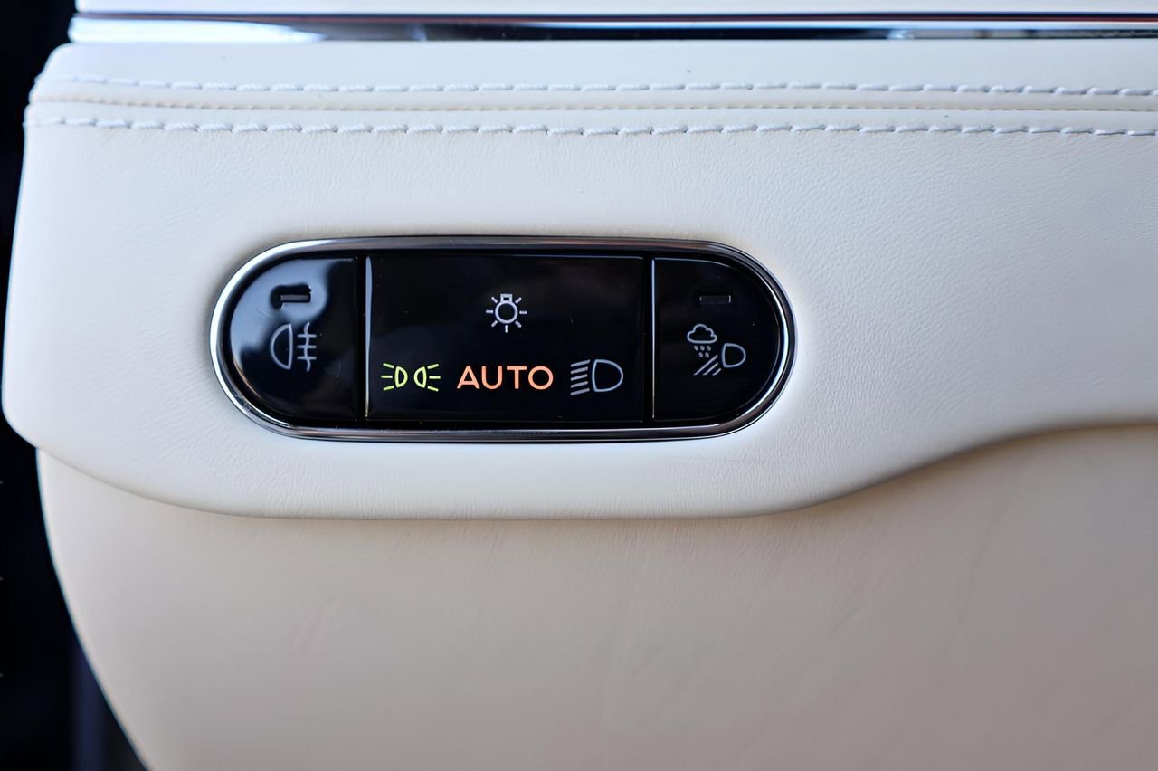 Used 2026 Bentley Continental GTC image 22