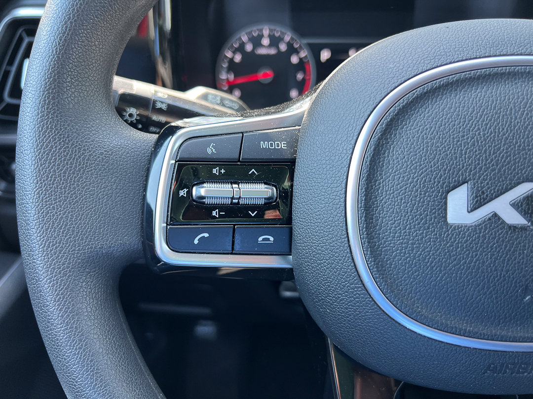 Used 2023 Kia Sorento LX AWD/4WD image 19