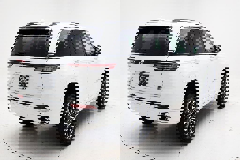 Used 2023 Jeep Grand Cherokee Overland AWD/4WD image 8