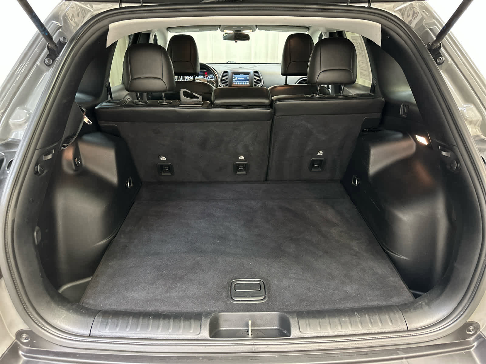 Used 2020 Jeep Cherokee Latitude Plus w/ Cold Weather Group image 24