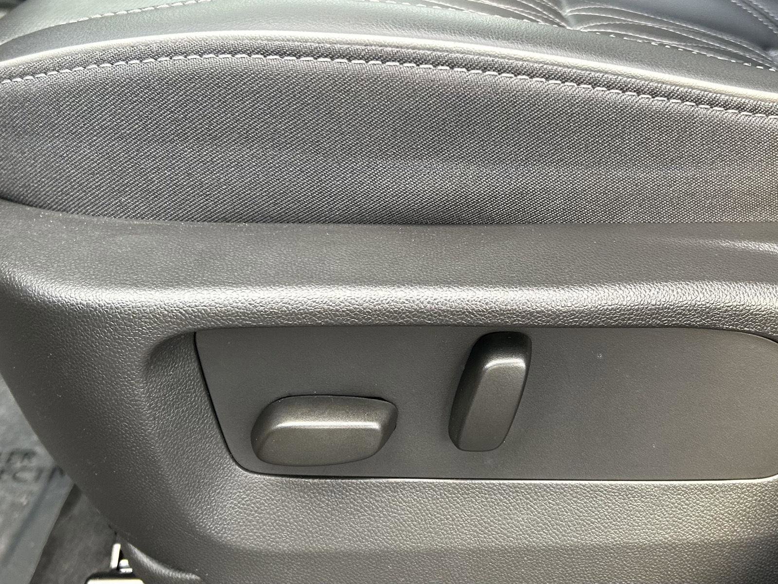 Used 2023 Buick Envision Avenir image 14