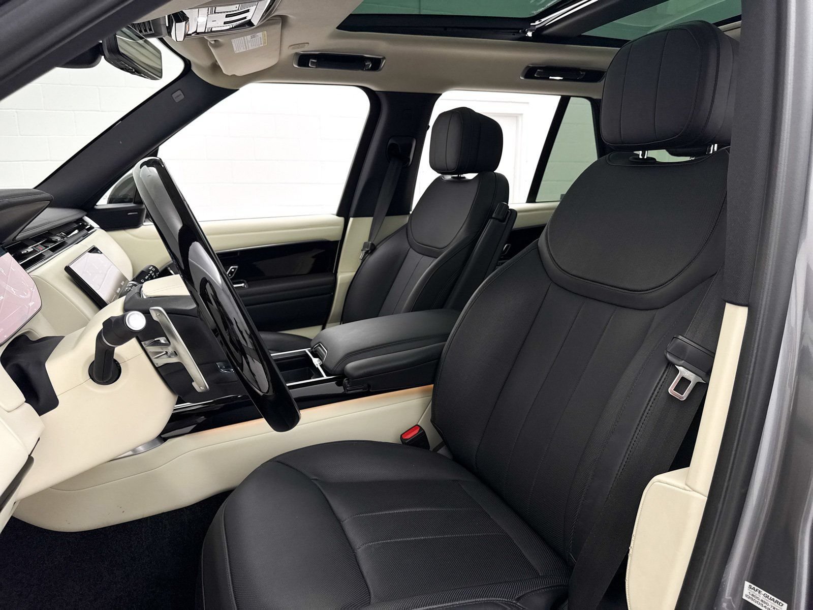 Used 2023 Land Rover Range Rover SE AWD/4WD image 6