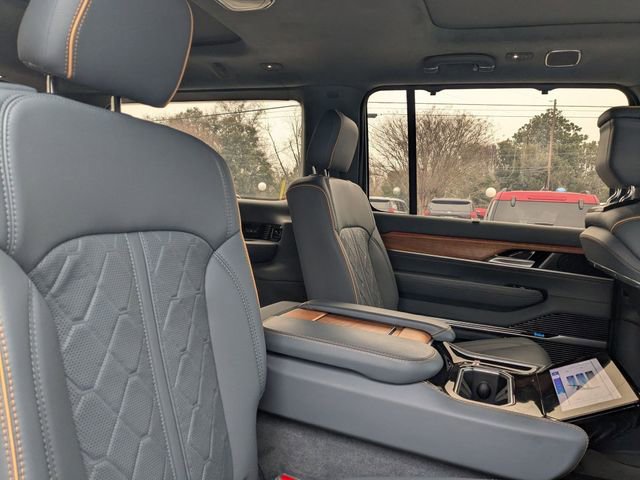 Used 2024 Jeep Grand Wagoneer Series III AWD/4WD image 32