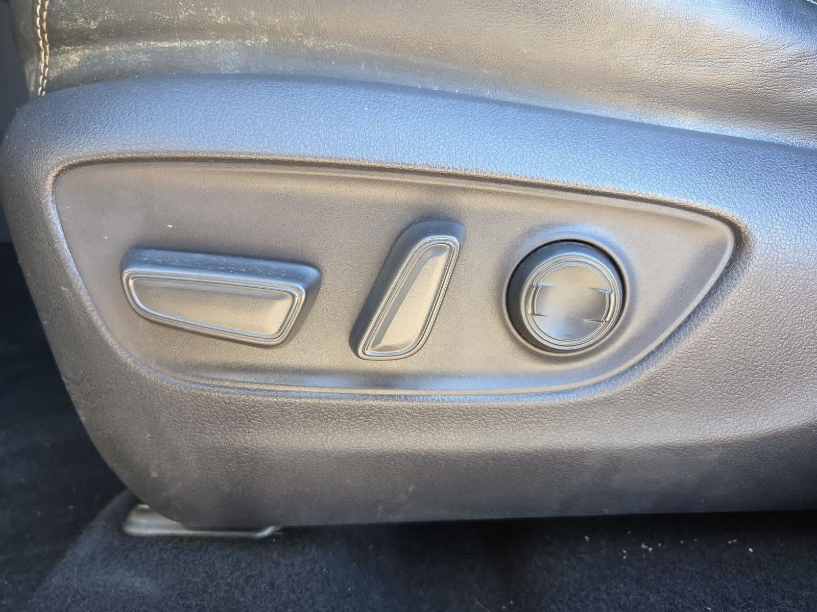Used 2020 Toyota RAV4 XLE Premium FWD image 16