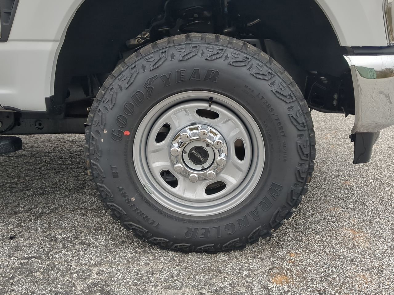 New 2026 Ford F250 XL w/ XL Off-Road Package image 9