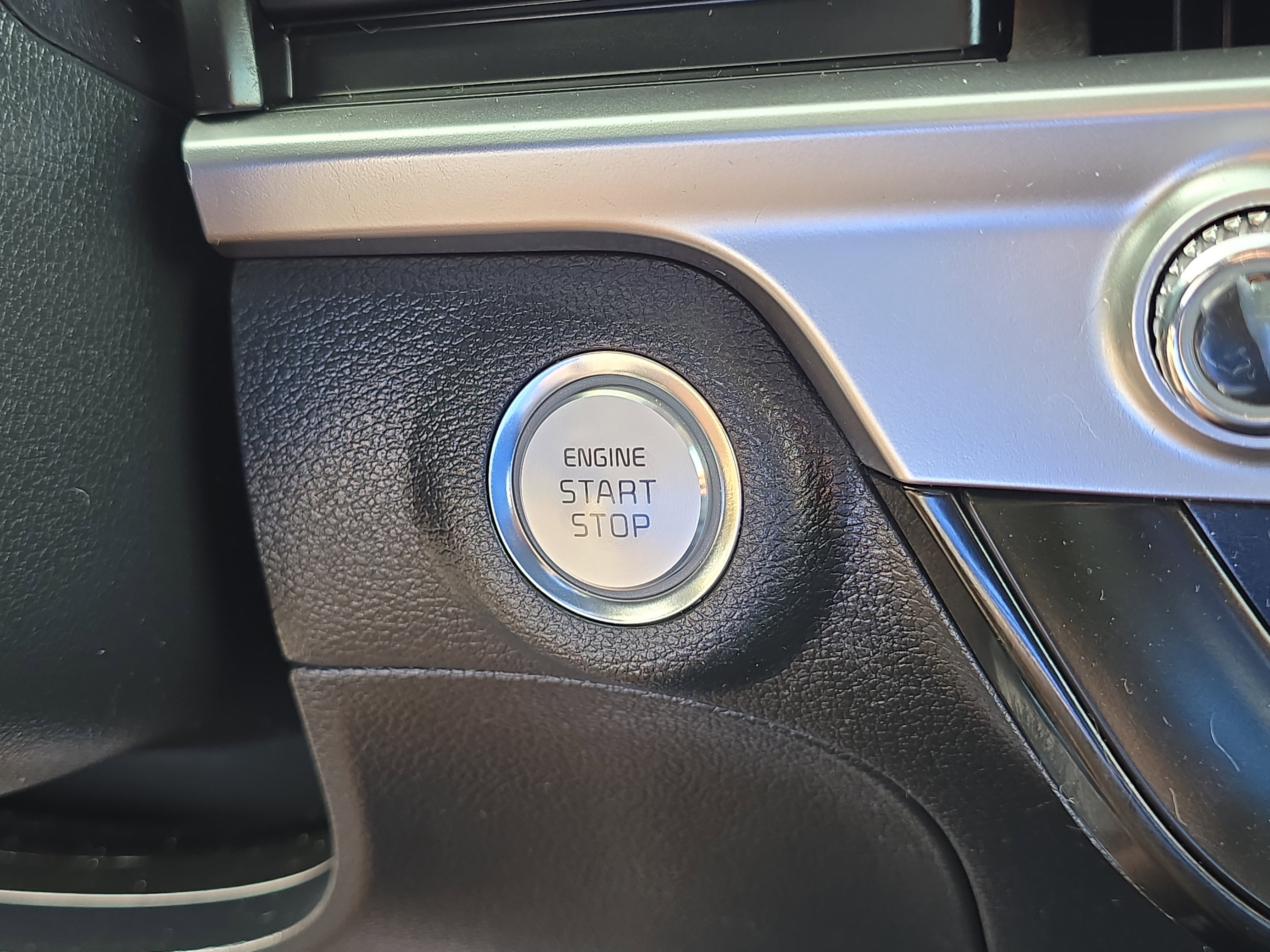 Certified 2025 Kia Telluride LX image 30