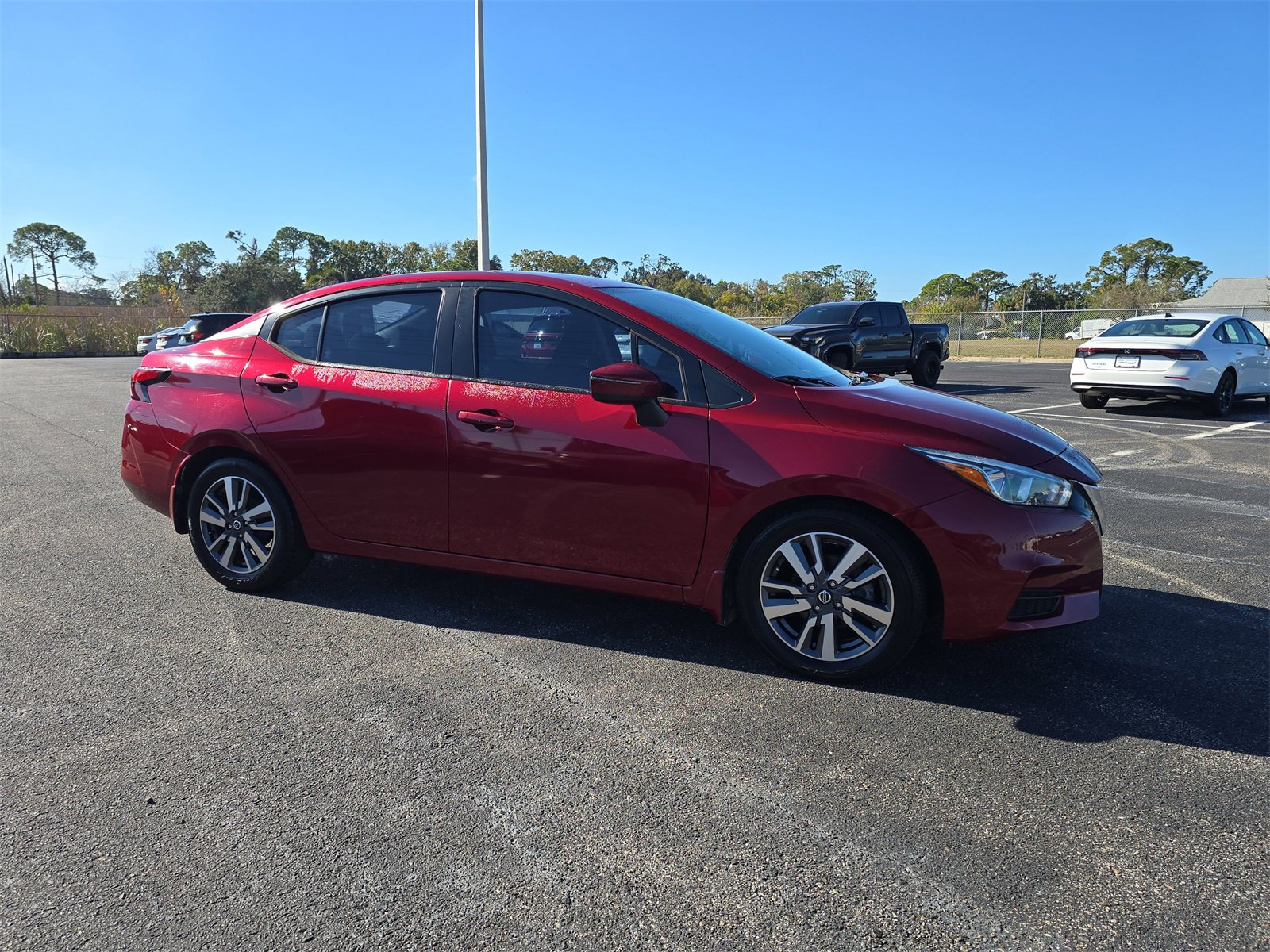 Used 2020 Nissan Versa SV image 2