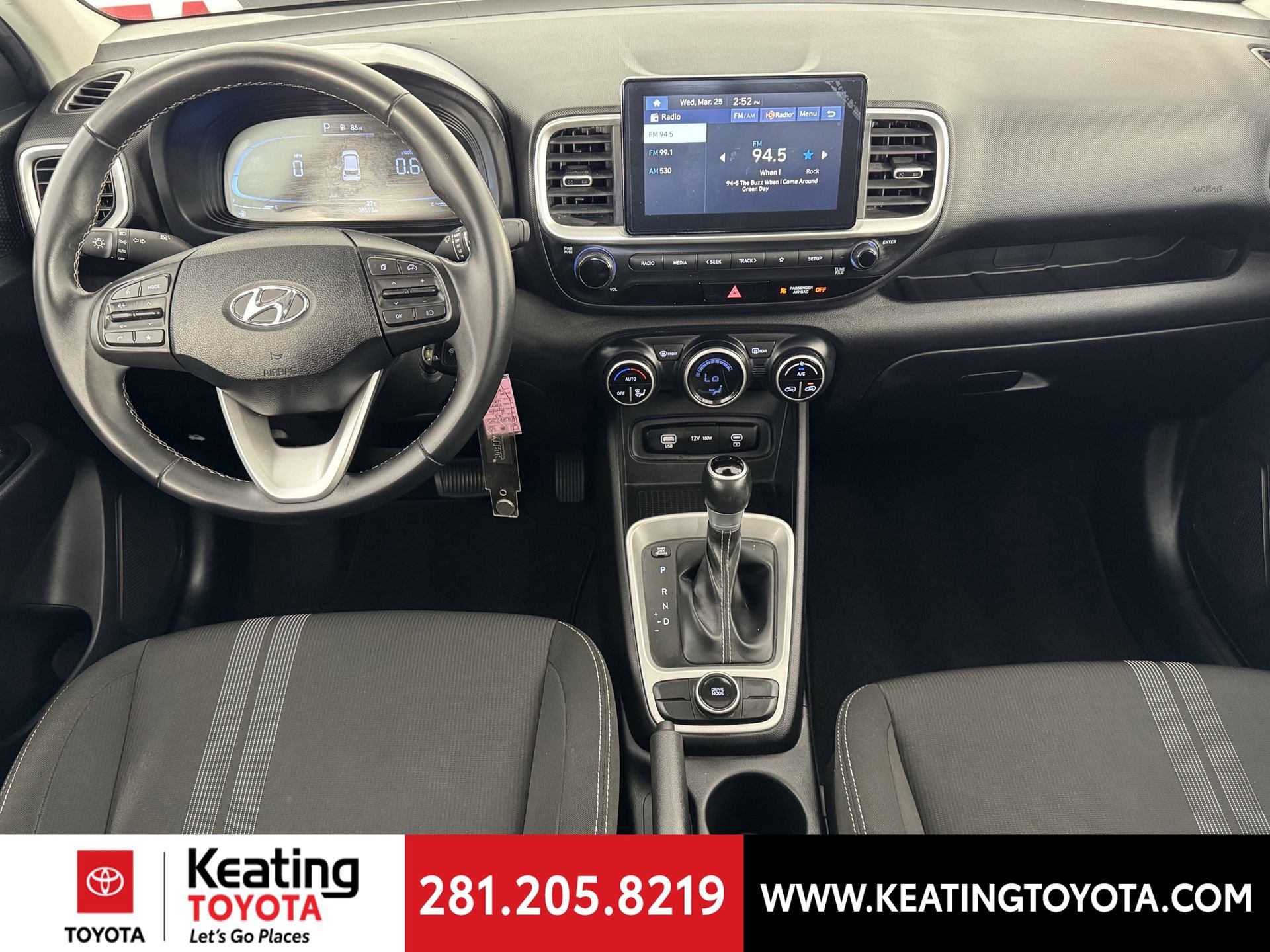 Used 2023 Hyundai Venue SEL image 23