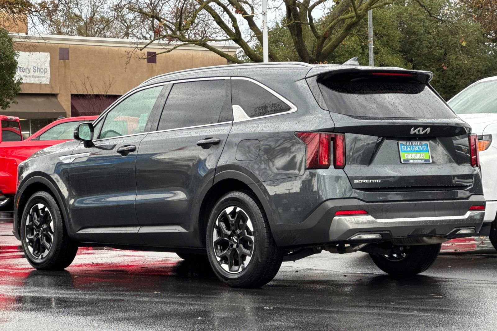 Used 2024 Kia Sorento S image 5