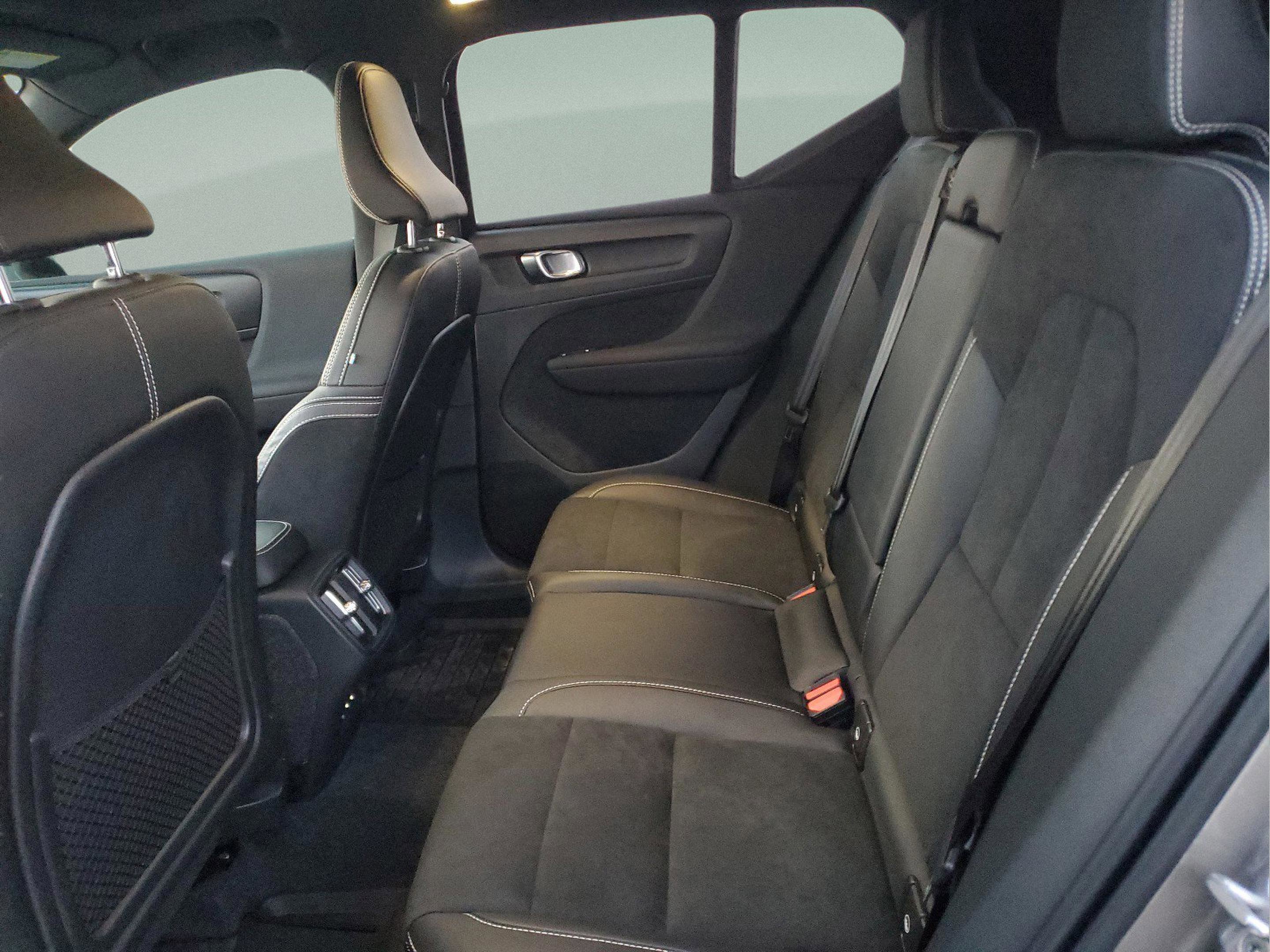 Used 2022 Volvo XC40 T5 R-Design w/ Advanced Package image 10