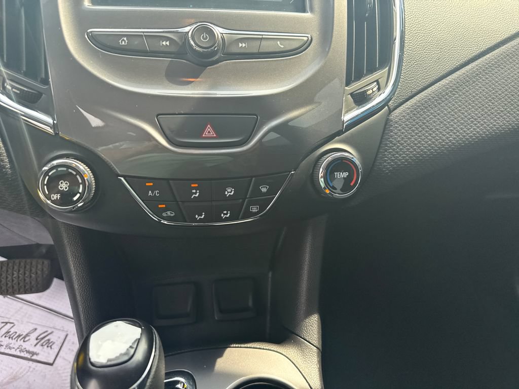 Used 2018 Chevrolet Cruze LT FWD image 28