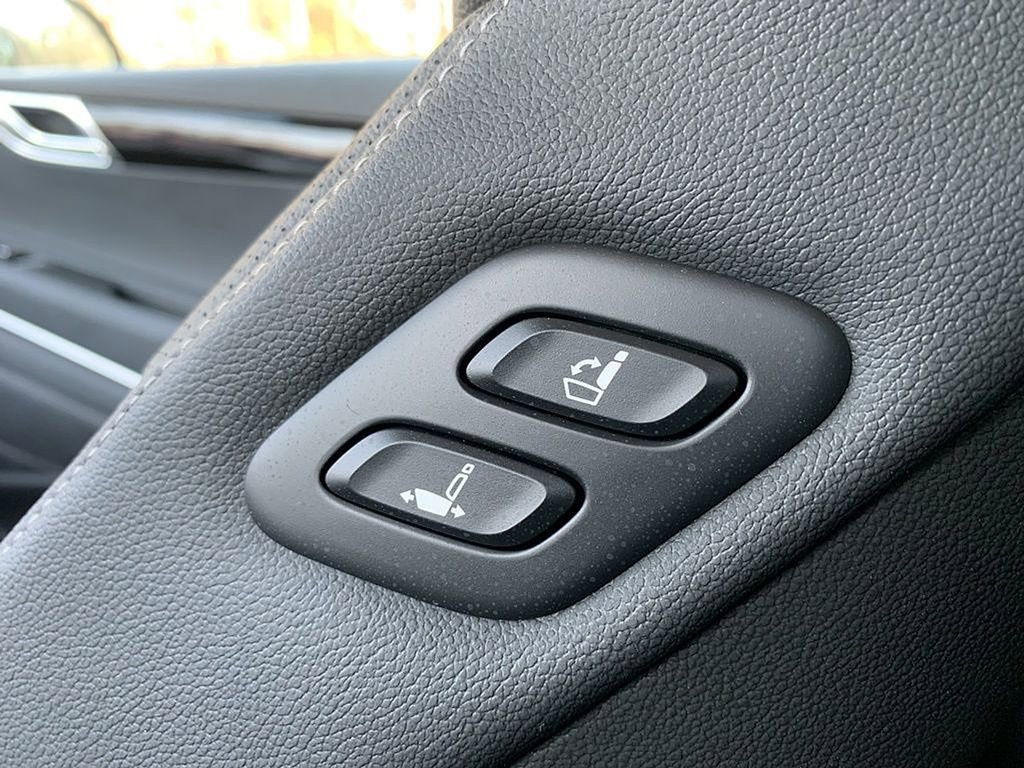 Used 2025 Genesis GV80 2.5T Standard image 17