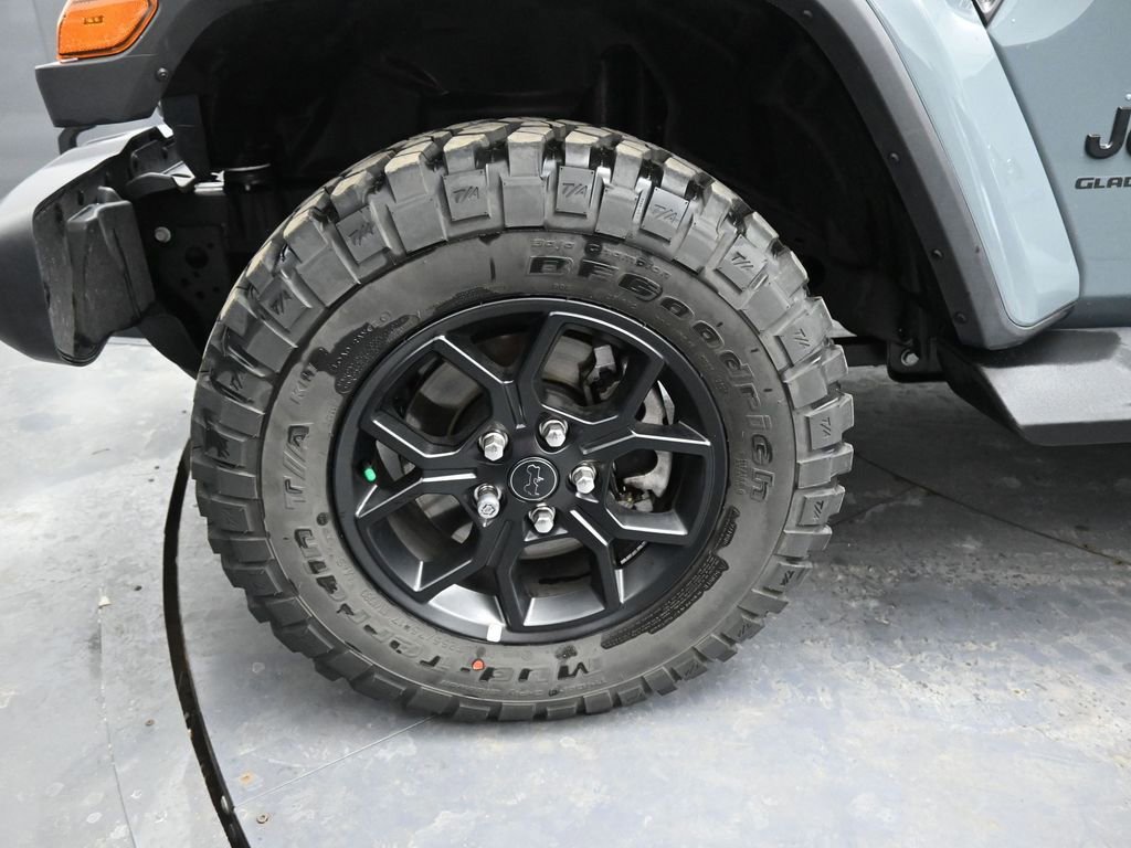 Used 2025 Jeep Gladiator High Tide image 14