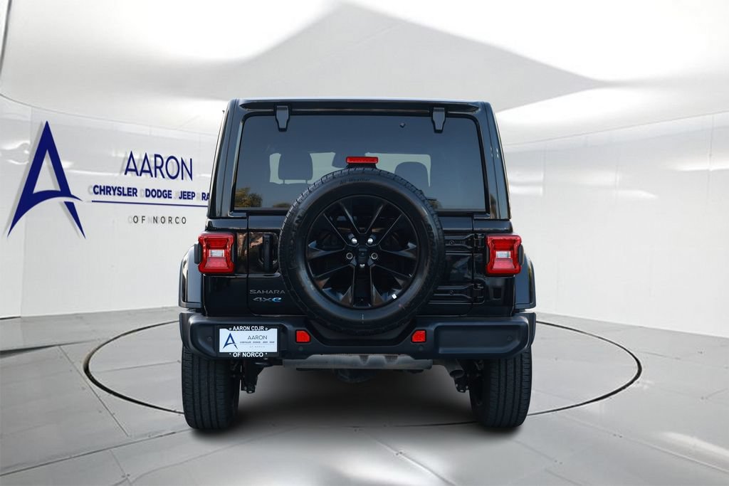 Used 2025 Jeep Wrangler Unlimited Sahara w/ Safety Group AWD/4WD image 3