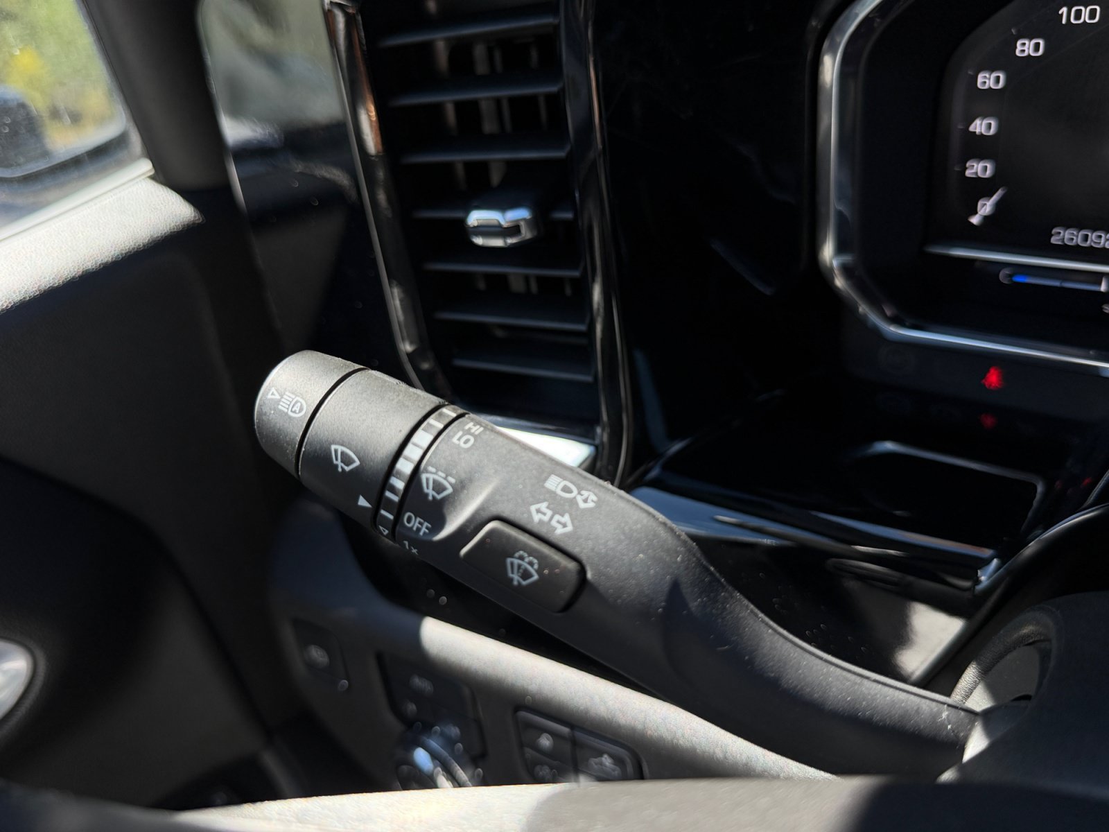 Used 2025 GMC Sierra 1500 SLT AWD/4WD image 32