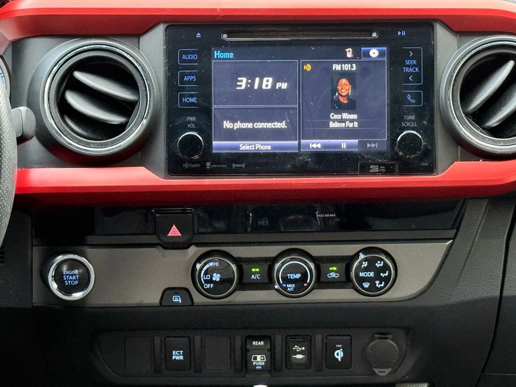 Used 2018 Toyota Tacoma TRD Sport image 11