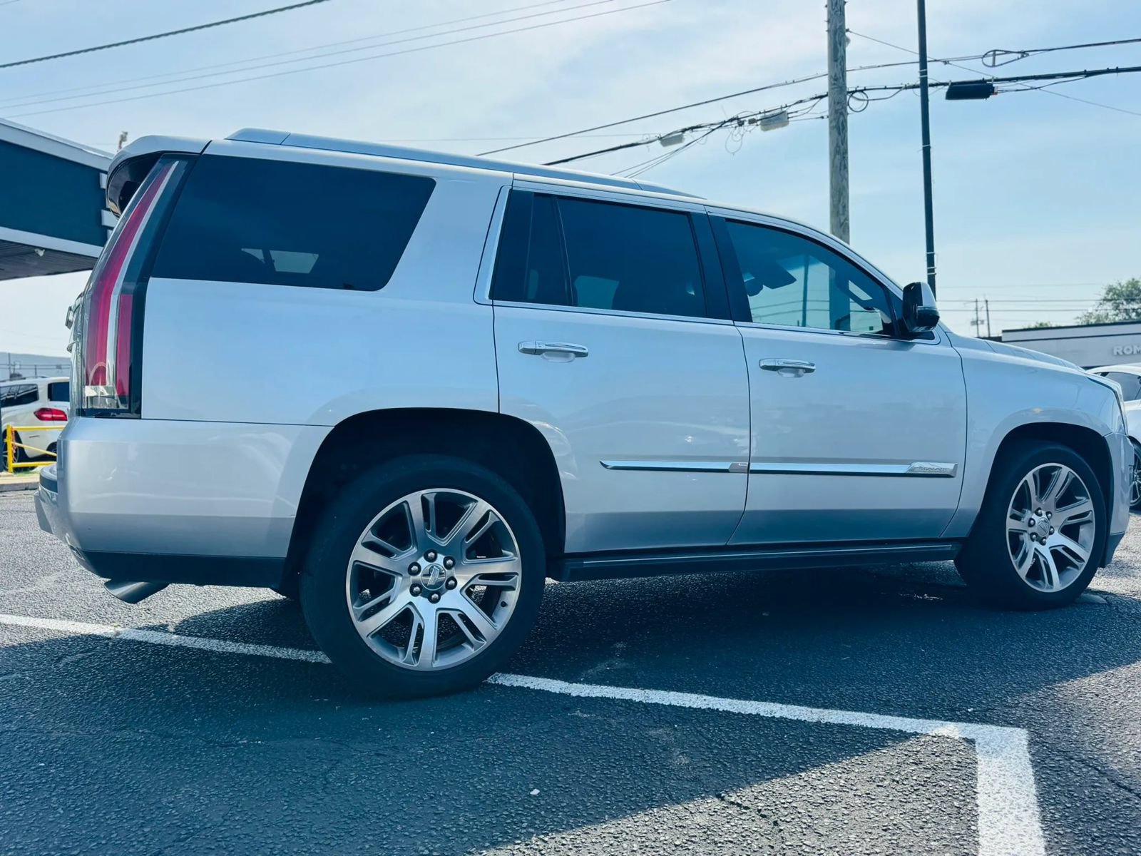 Used 2016 Cadillac Escalade Premium AWD/4WD image 5