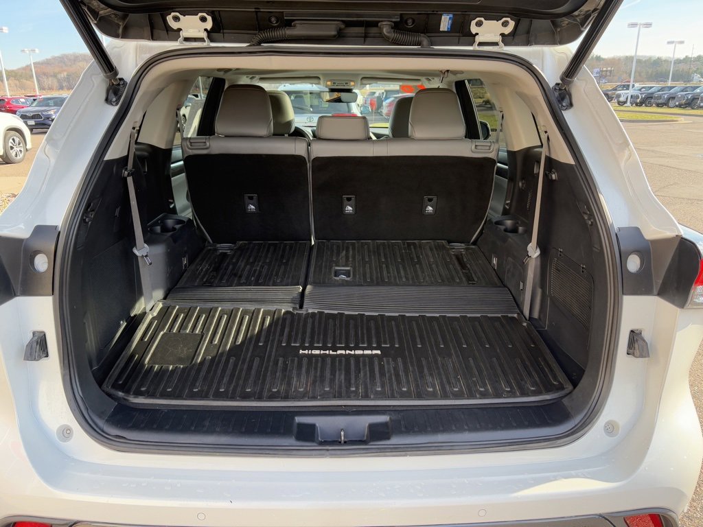 Used 2023 Toyota Highlander Limited image 4