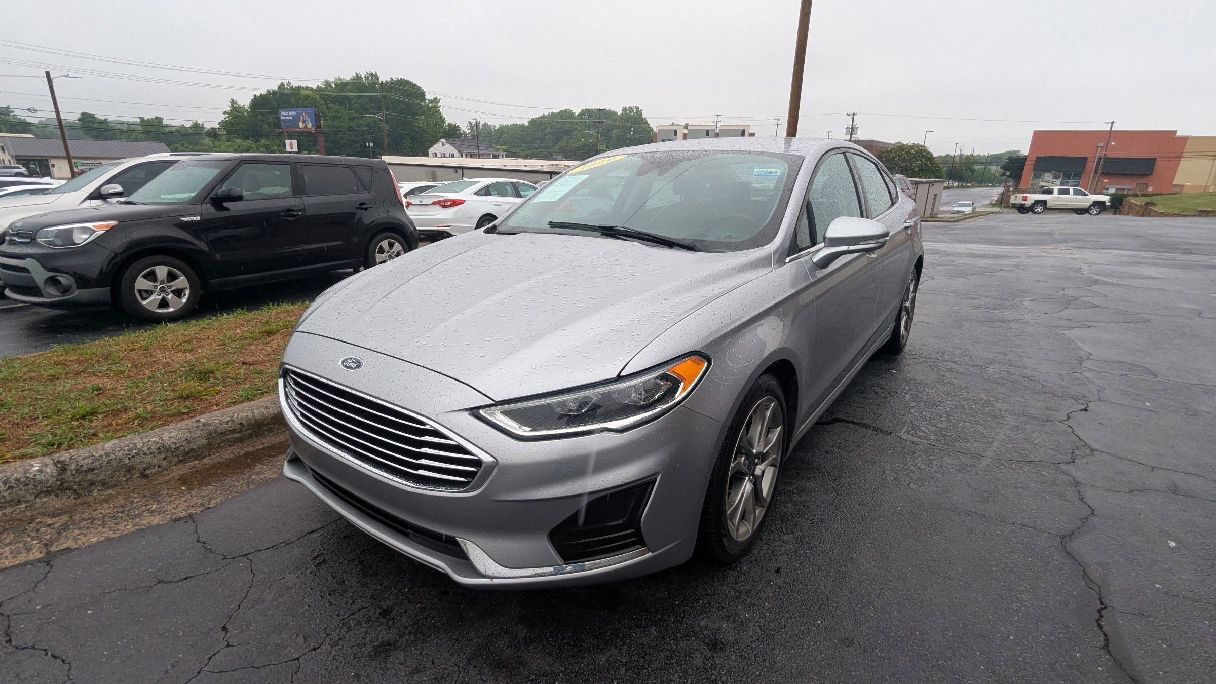 Used 2020 Ford Fusion SEL FWD image 3