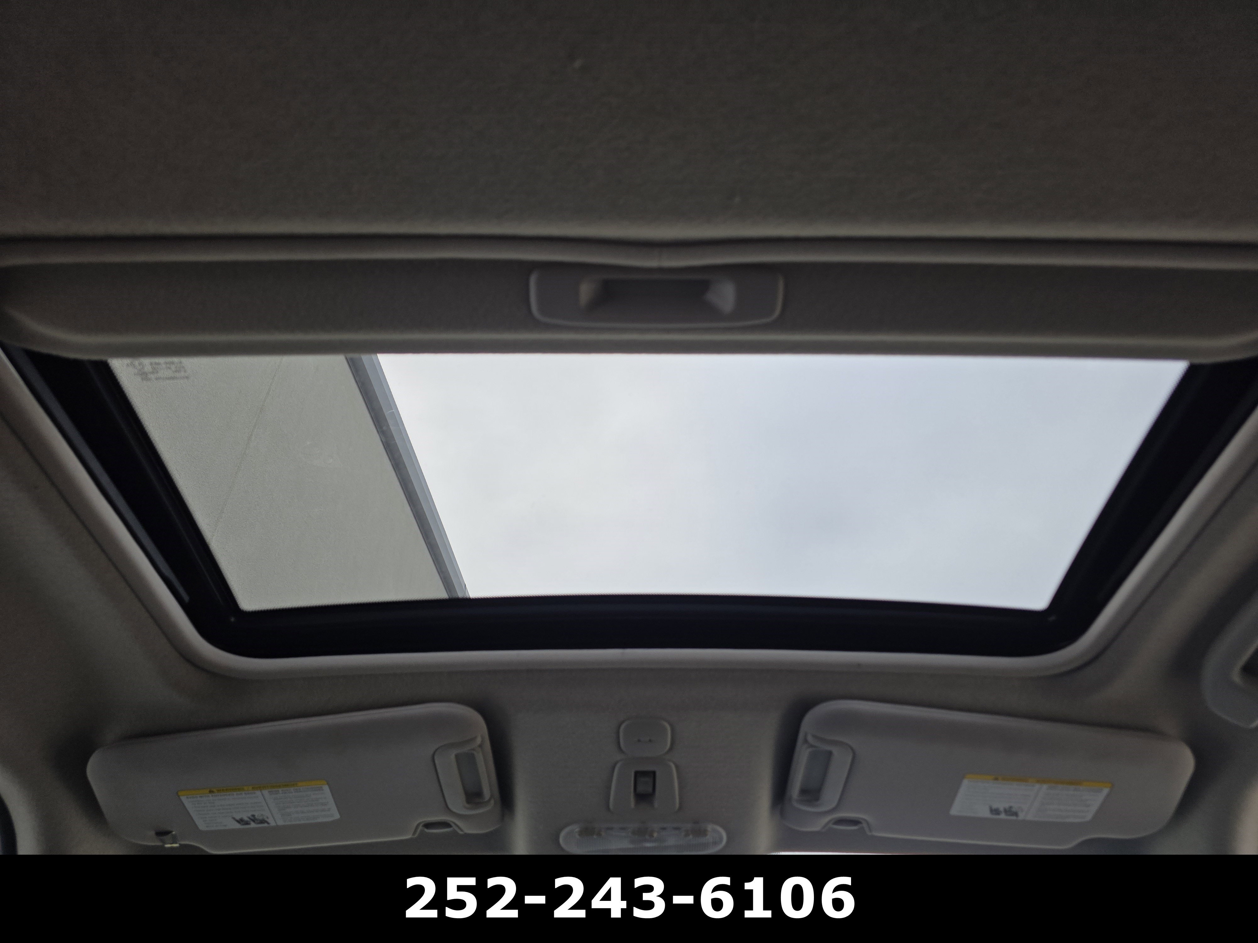 Used 2015 Nissan Juke SV image 10