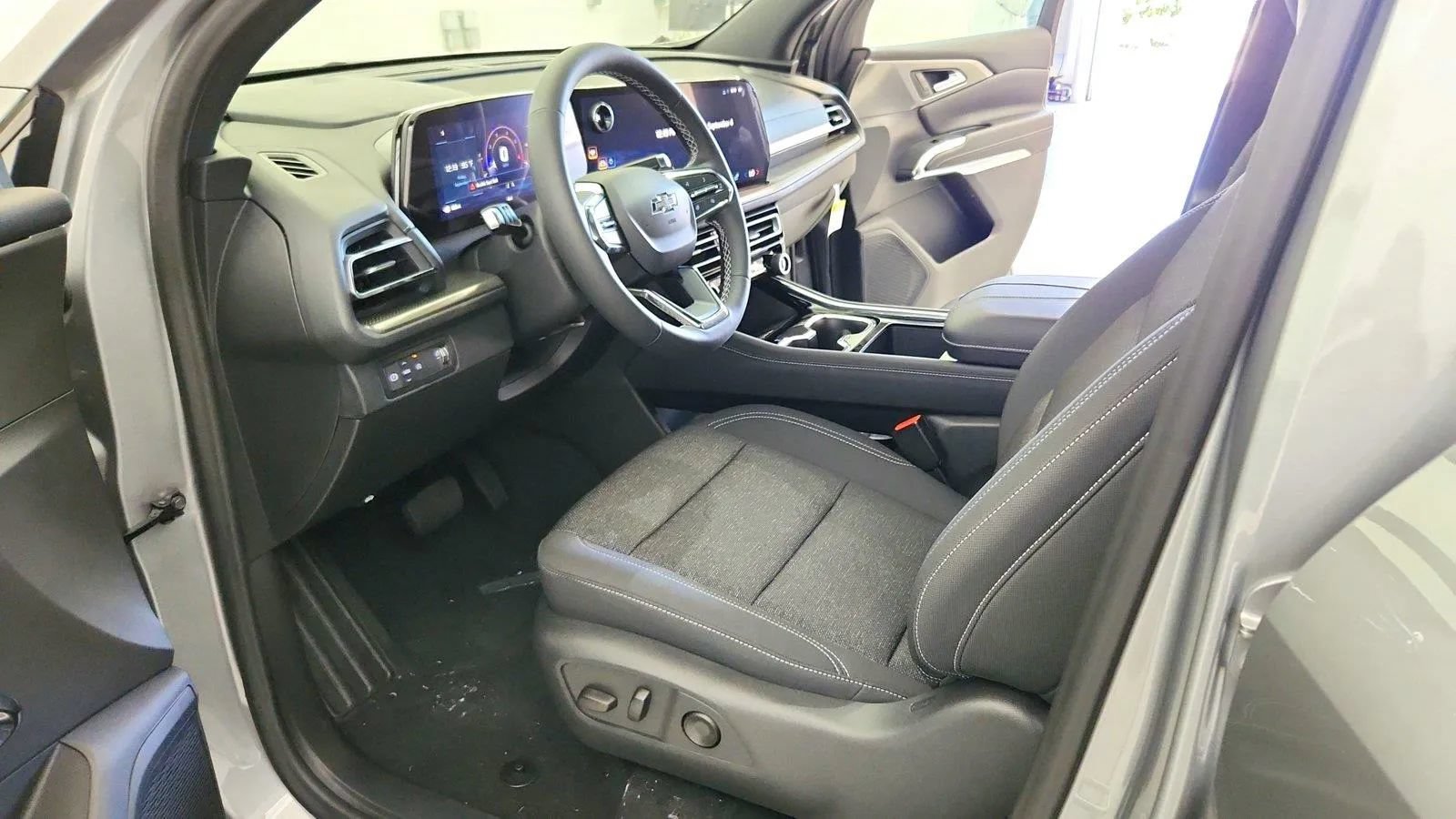 New 2027 Chevrolet Traverse LT w/ Midnight/Sport Edition FWD image 14