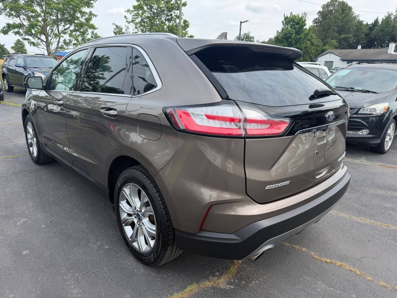 Used 2019 Ford Edge Titanium AWD/4WD image 3