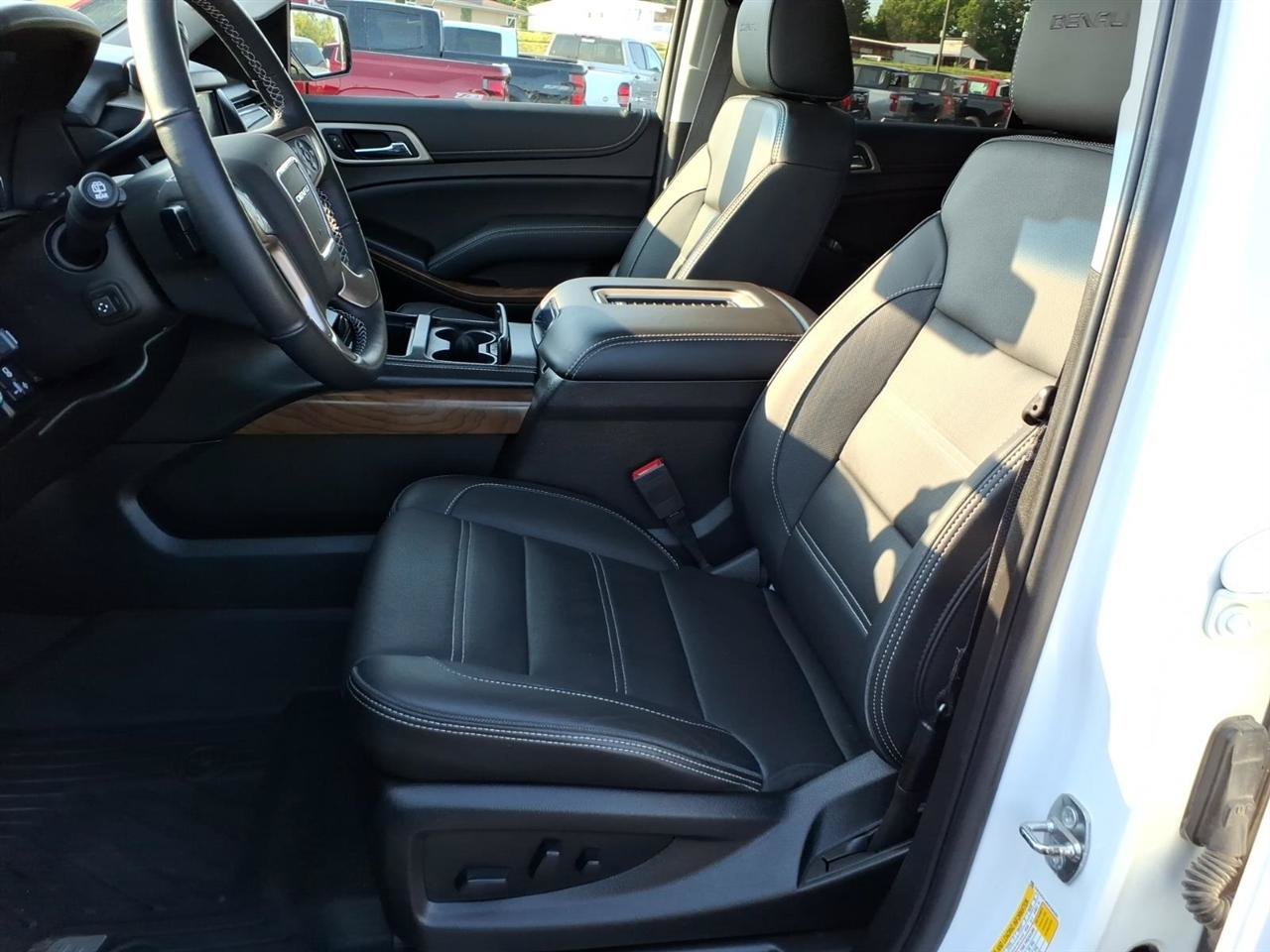 Used 2019 GMC Yukon Denali w/ Denali Ultimate Package AWD/4WD image 17