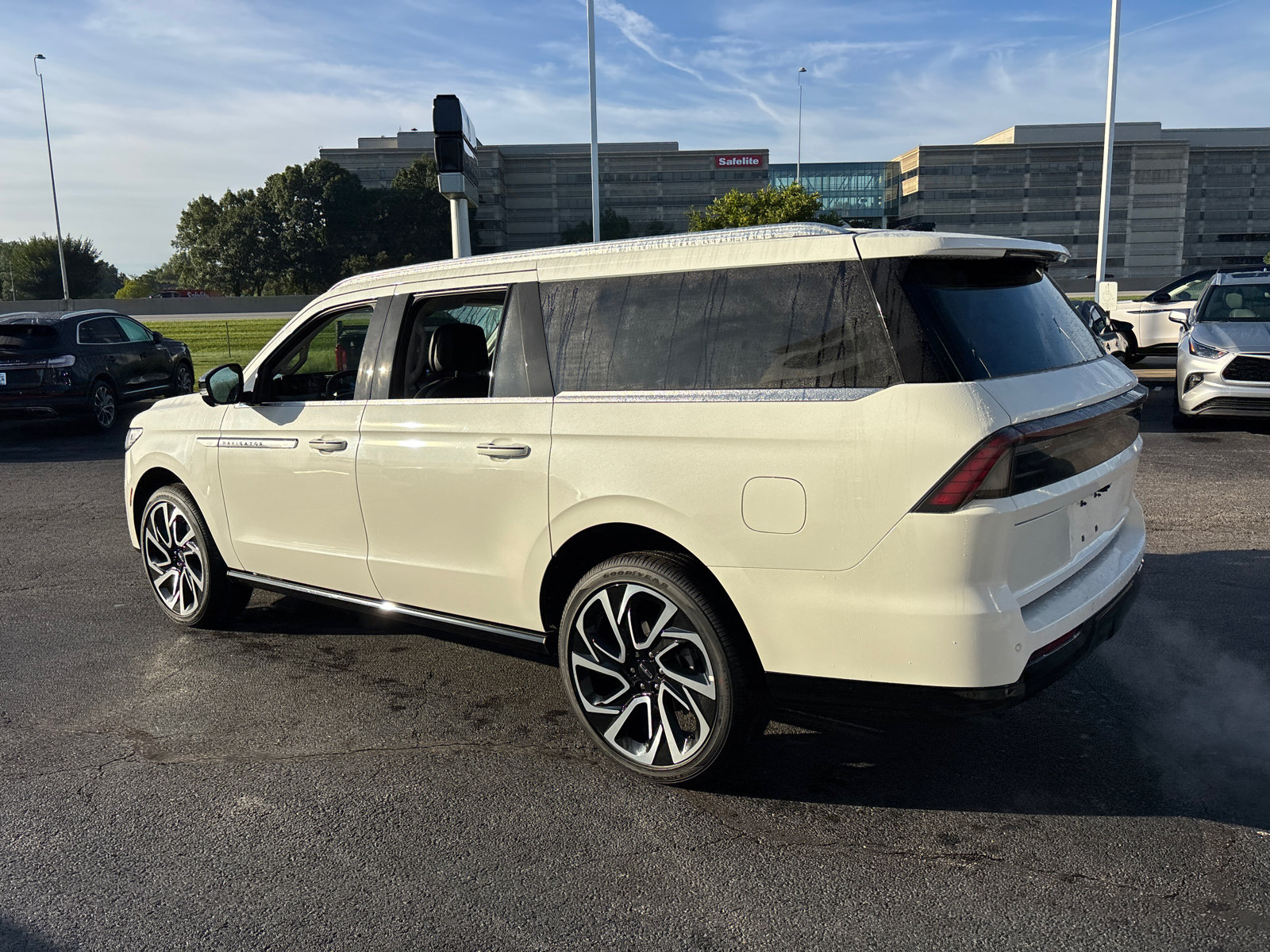 New 2026 Lincoln Navigator L Reserve AWD/4WD image 5
