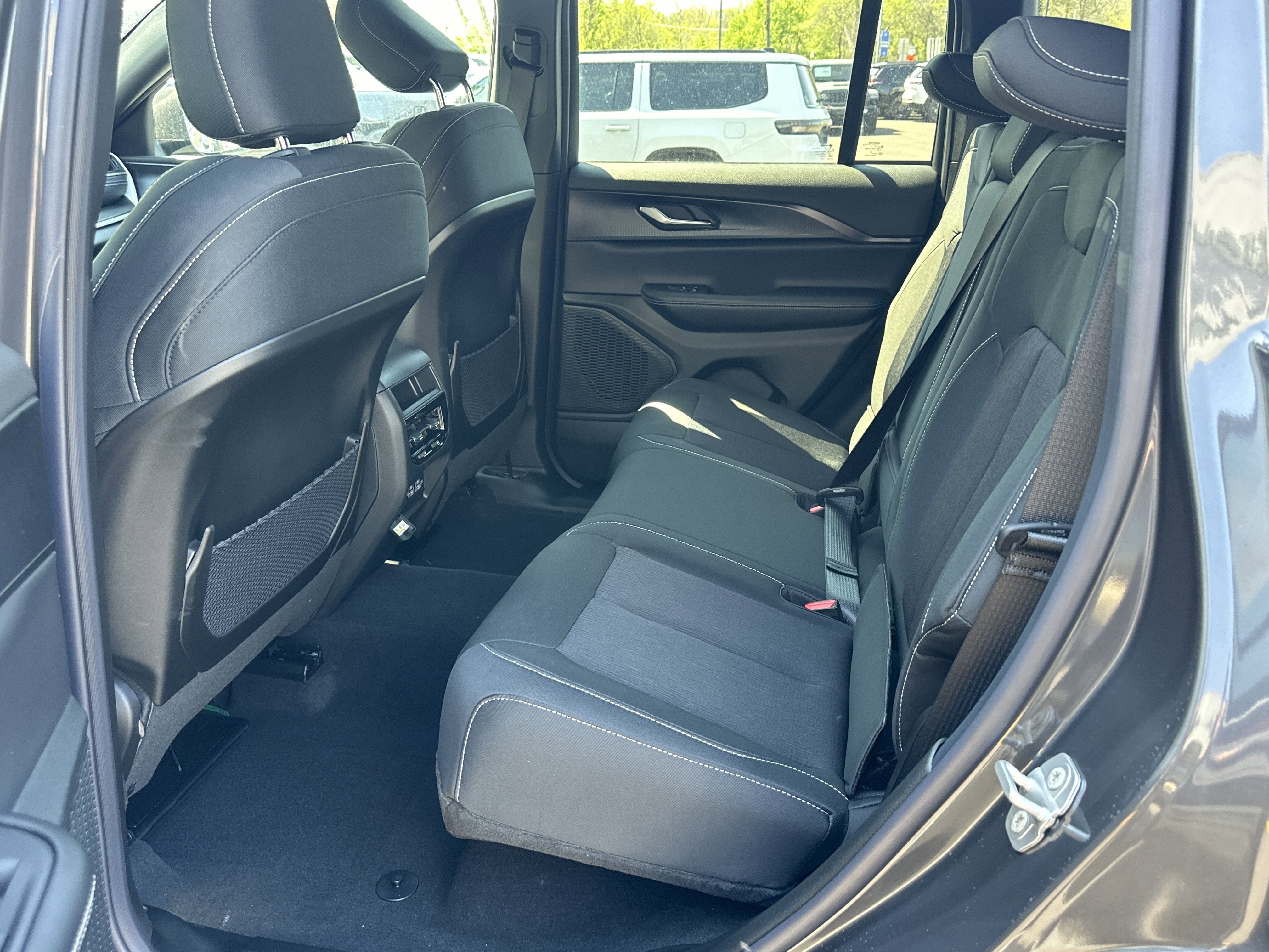 New 2026 Jeep Grand Cherokee Laredo AWD/4WD image 30