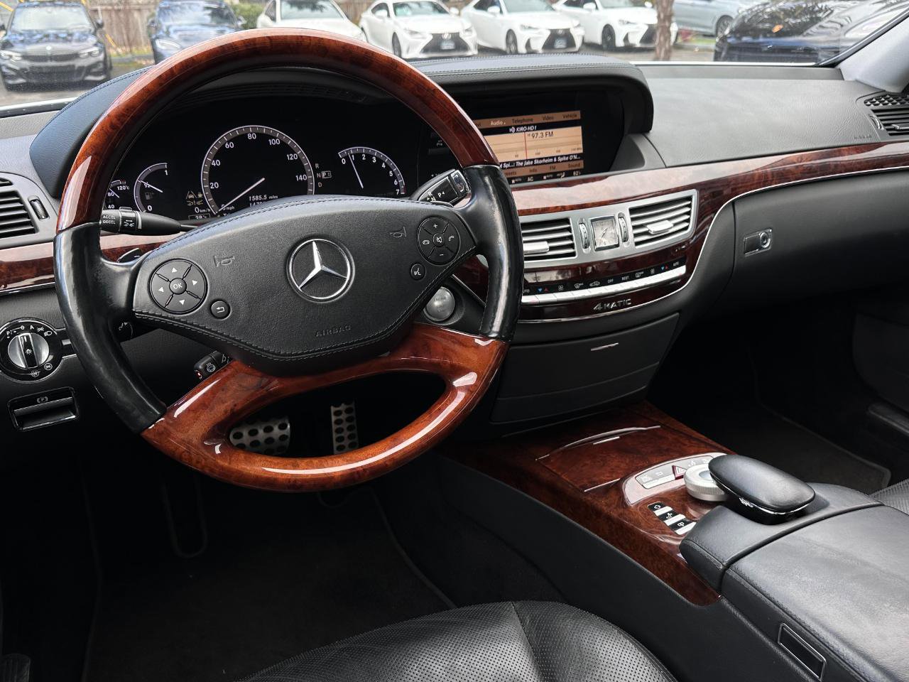Used 2010 Mercedes-Benz S 550 4MATIC image 2