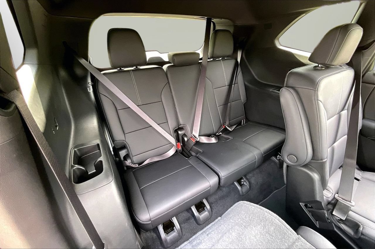 Used 2025 GMC Acadia Elevation w/ Elevation Premium Package FWD image 25