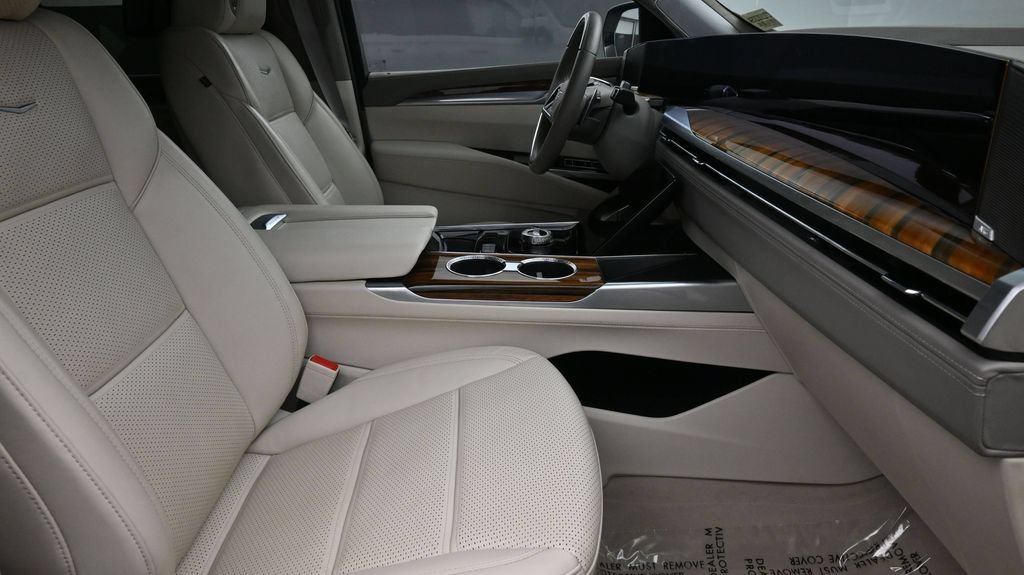 Certified 2025 Cadillac Escalade Sport Platinum w/ LPO, ONYX Package AWD/4WD image 2